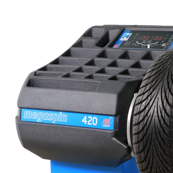 Easy to navigate screen on the megaspin 420 Wheel Balancer from Hofmann Megaplan.